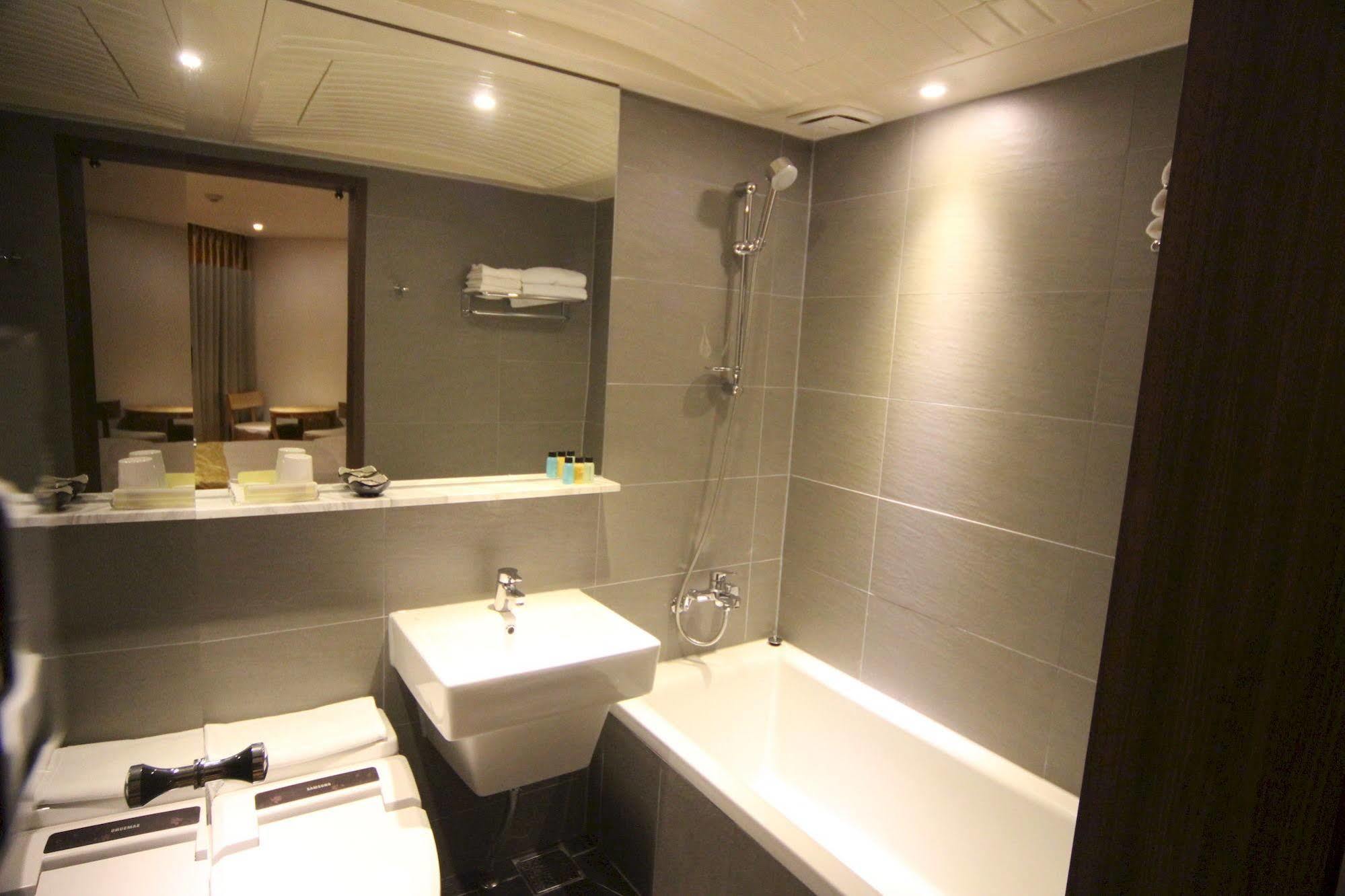 Benikea Starhills Hotel Буан Екстериор снимка